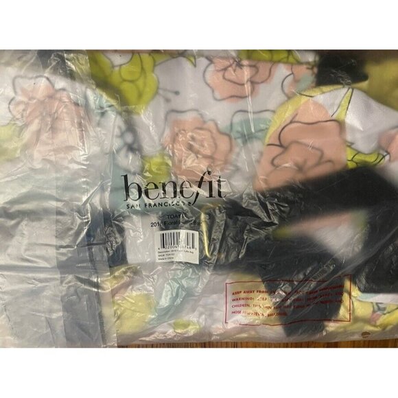 Benefit Makeup Set Mascara Eyeliner Set Duffle Bag Lot 6 New In Box - Picture 6 of 9